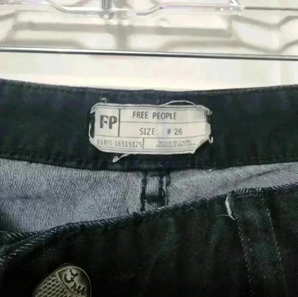 Free People Distressed Black Skinny Jeans Size 26 - Picture 2 of 5